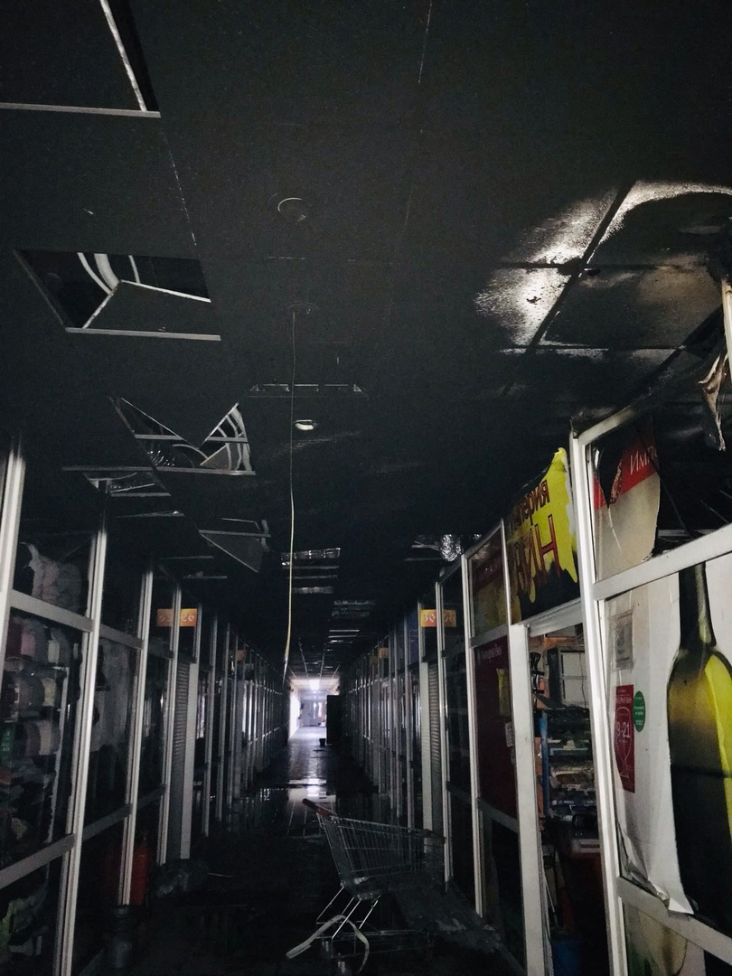 В Сыктывкаре горел торговый павильон: пострадали несколько магазинов