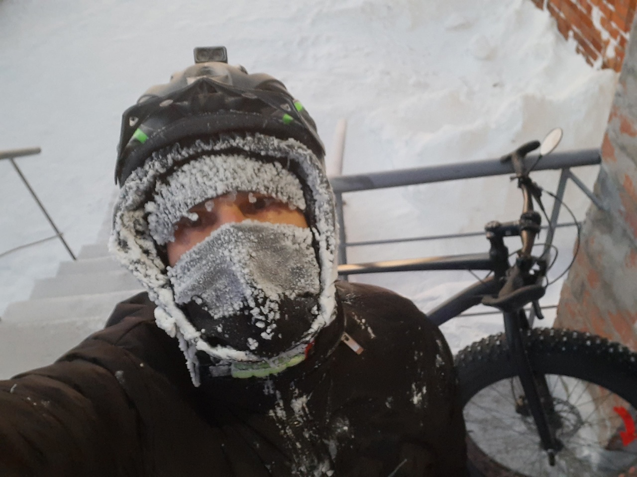 Житель Коми устроил хардкорный заезд на велосипеде по воркутинскому морозу в -40