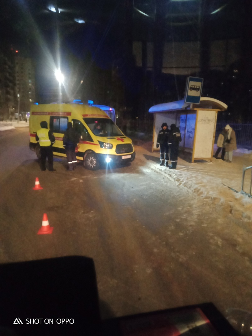 В Сыктывкаре автобус насмерть сбил пенсионерку на остановке 