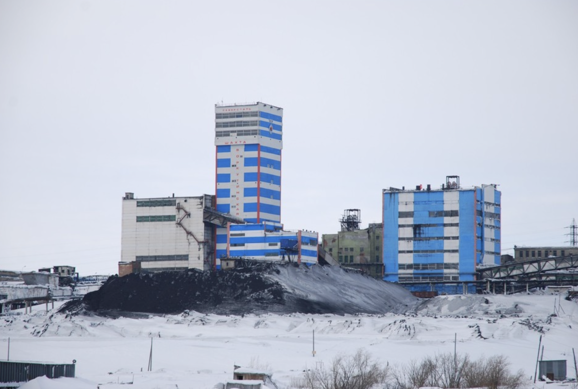Более 200 человек эвакуировали из шахты "Воркутинская" в Коми
