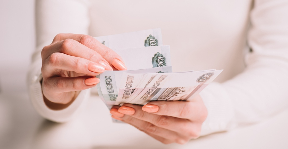 Пять тысяч рублей зачислят каждому владельцу карт "Мир" в России