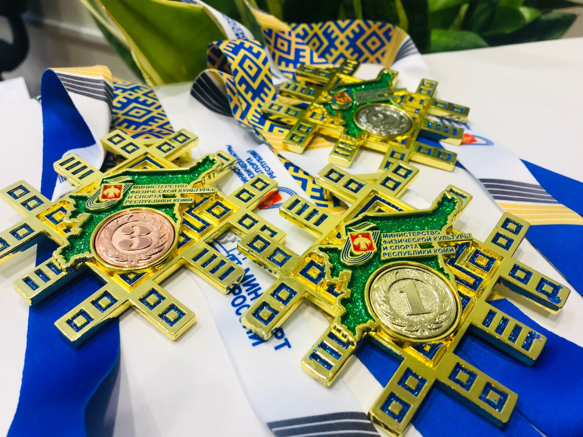 Участников республиканских соревнований наградят медалями с коми орнаментом