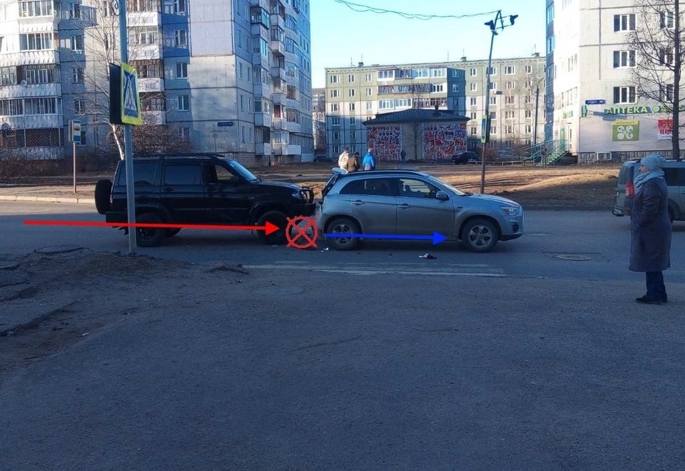 В Сыктывкаре произошло ДТП между УАЗ и Mitsubishi