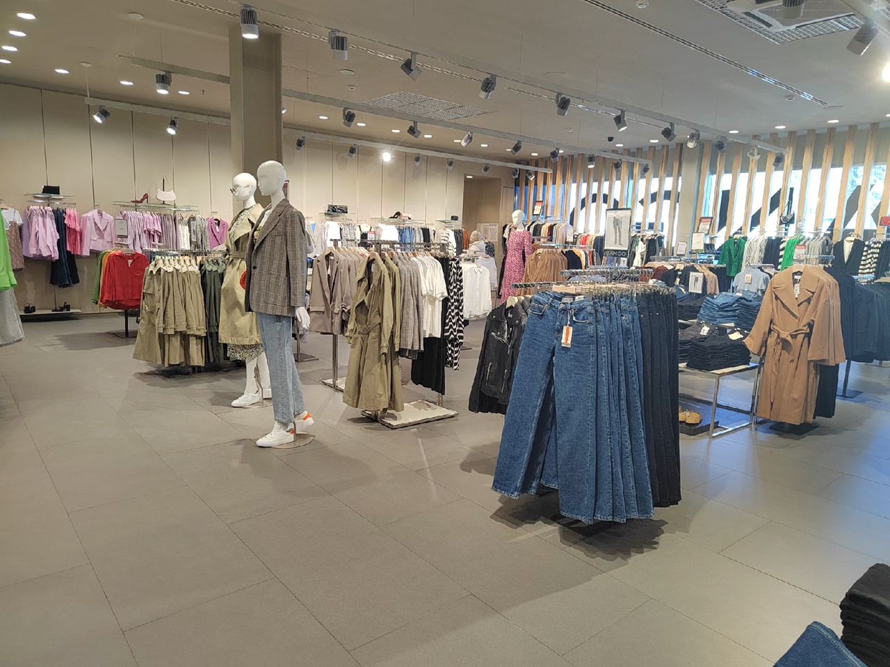 Модный блогер назвала топ- 5 вещей, которые немедленно нужно отправить в утиль