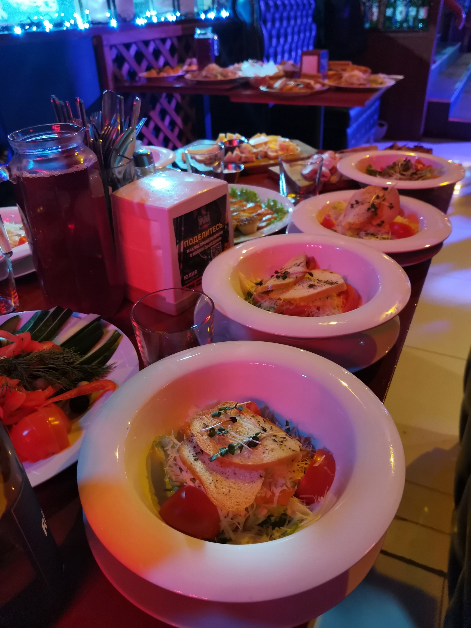 Срочно прекратите: названы 11 вредных привычек, которые развивают зависимость от еды