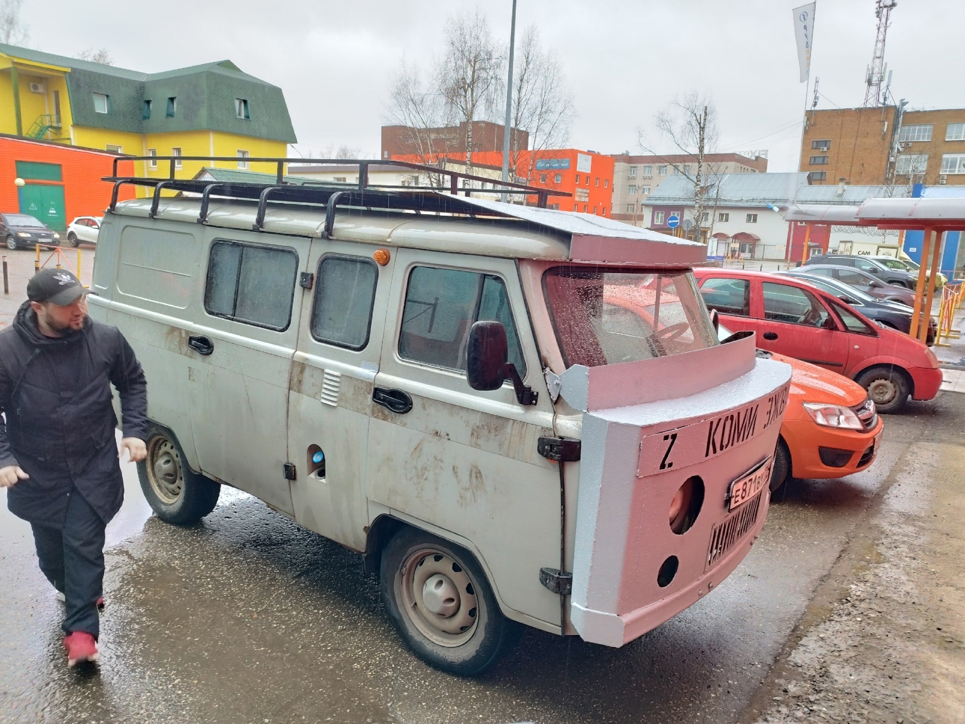 Бронированную “буханку” из Коми доставили бойцам в ДНР