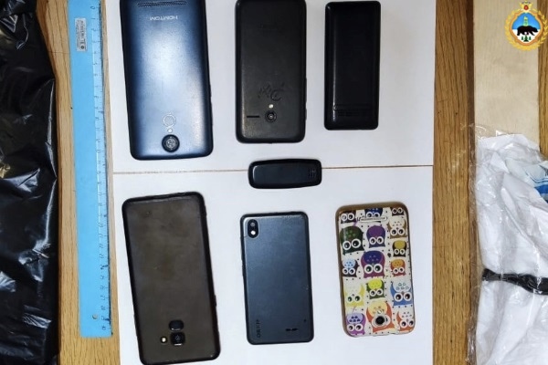 Сотрудники одной из колоний в Коми изъяли семь мобильных телефонов