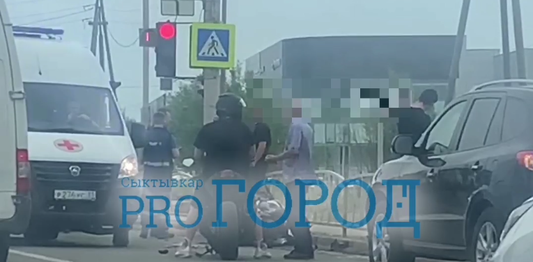 Стали известны подробности аварии с мотоциклистом на перекрестке в Сыктывкаре