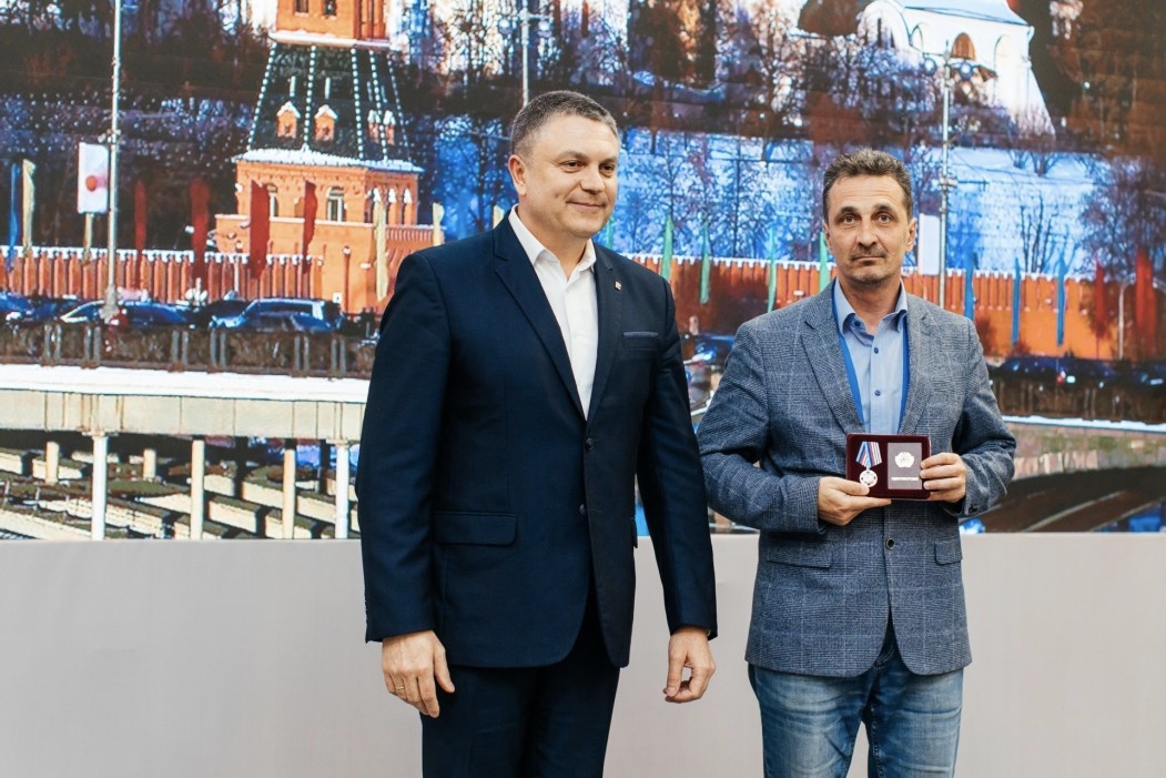 Бывший мэр Эжвы получил медаль от главы ЛНР