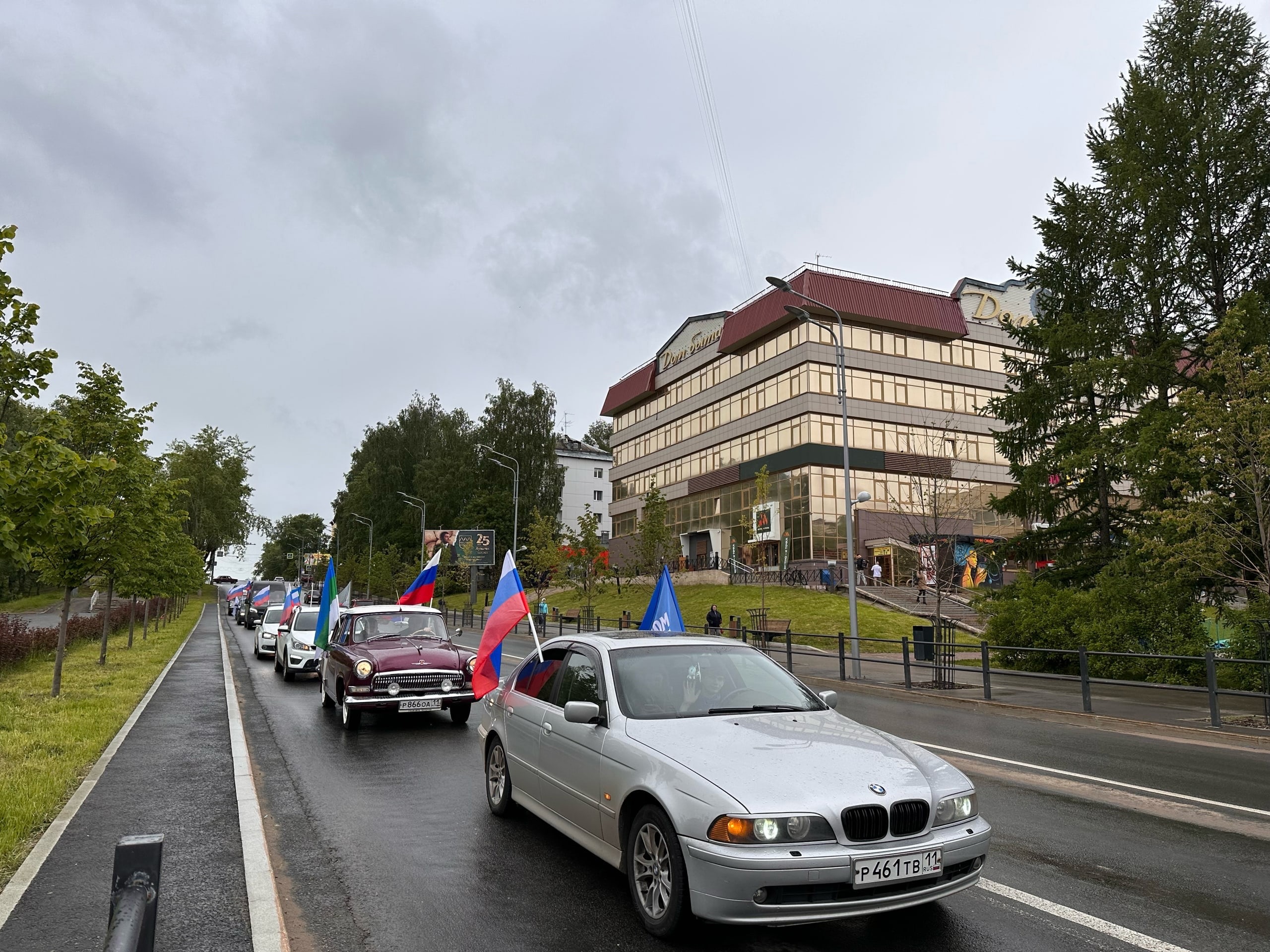 В Сыктывкаре прошел автопробег в честь Дня России