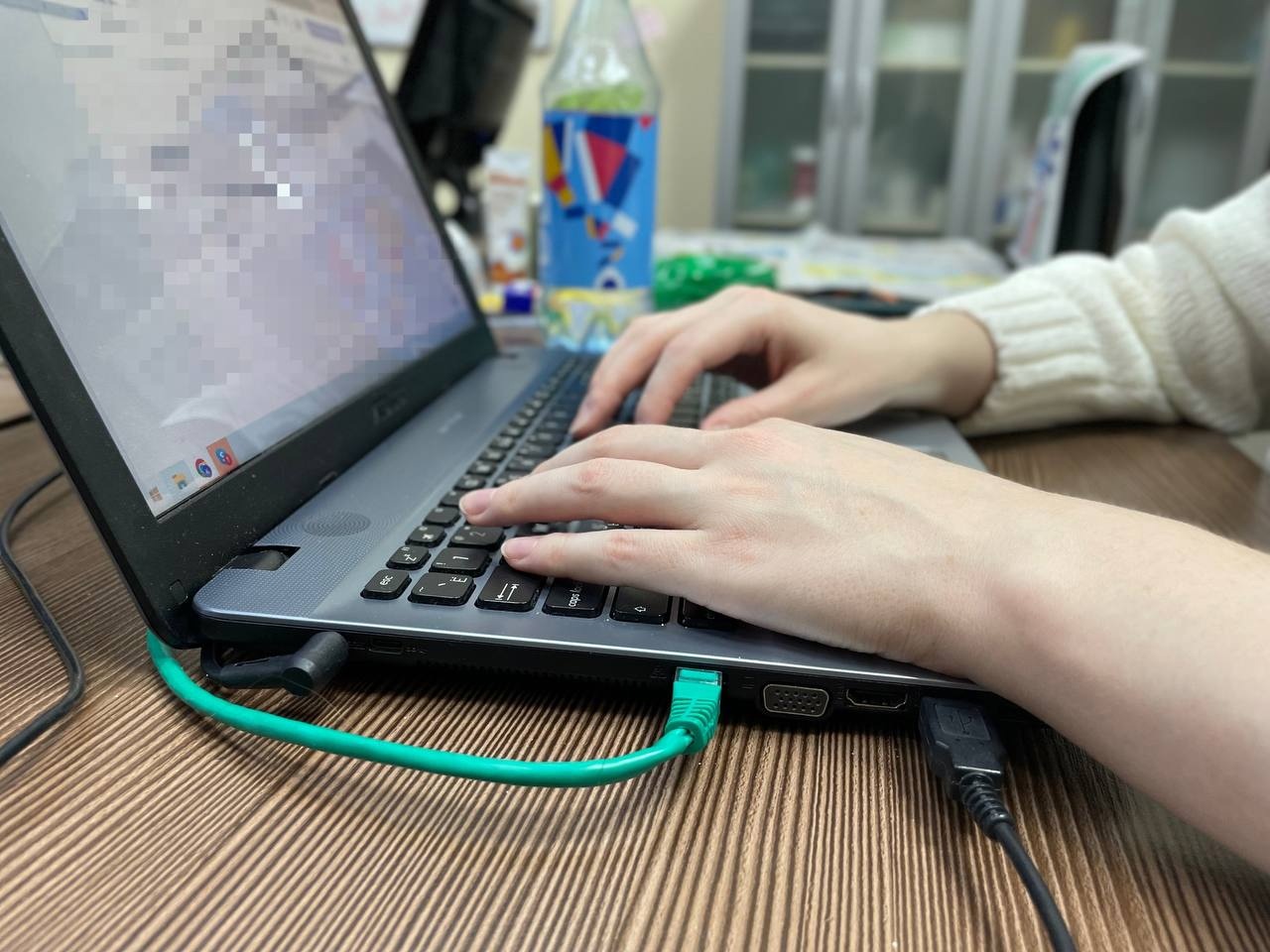В Сыктывкаре мужчина украл ноутбук прямо из офиса, пока сотрудники были на обеде 