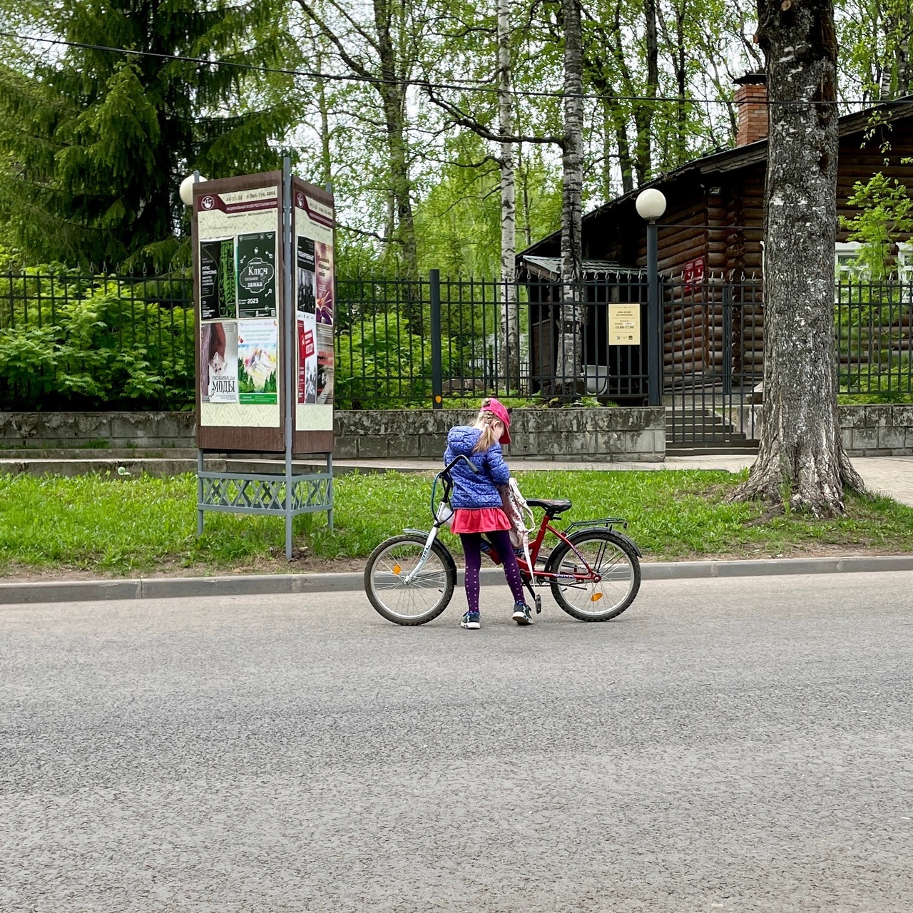 В Сыктывкаре молодая девушка-водитель сбила велосипедистку