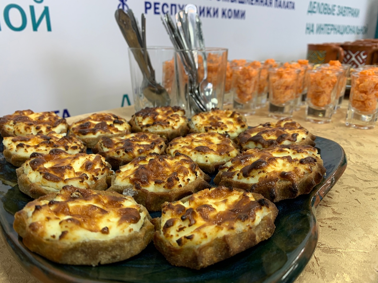 "Сахара и трансжиров - хоть отбавляй": врач назвал три источника рака на столе