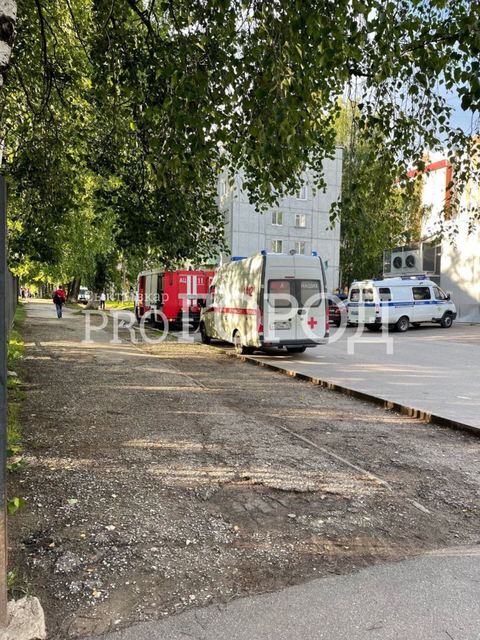В Сыктывкаре эвакуировали персонал из здания школы №21 из-за сообщения о минировании