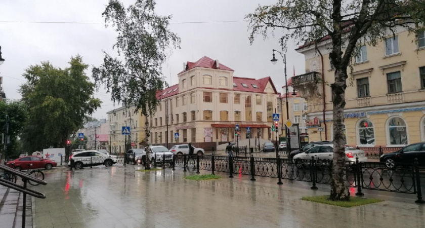 Шквальный ветер и гроза: в Сыктывкаре объявлено штормовое предупреждение