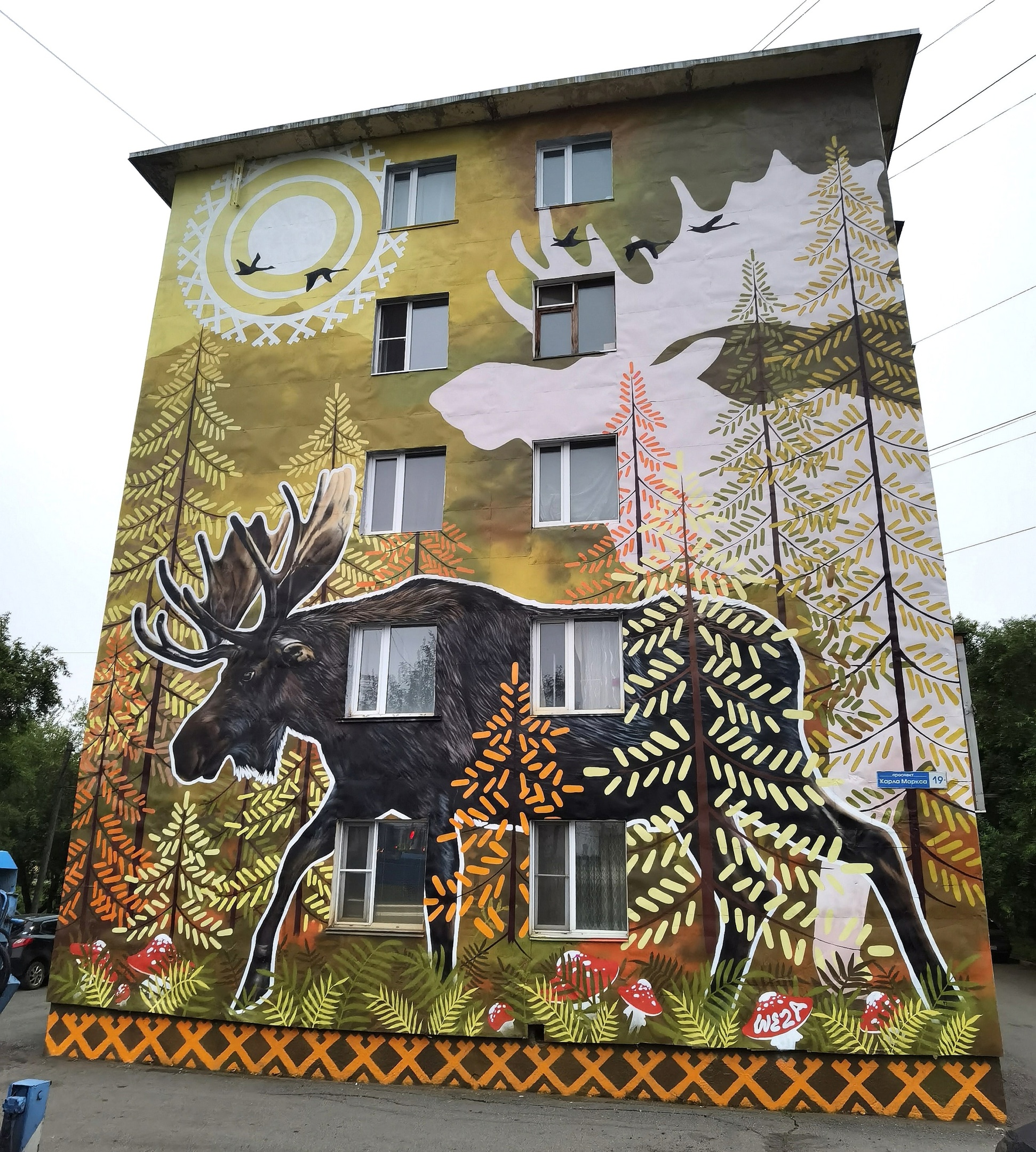 На фасаде дома в Петропавловске-Камчатском появилось изображение лося из Коми