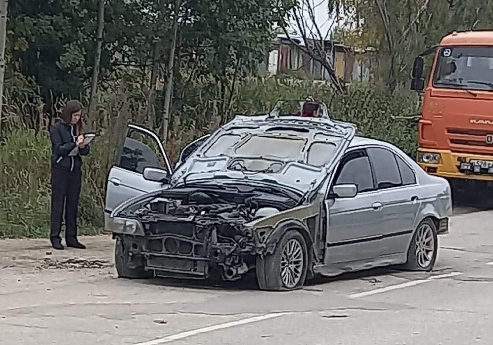 "Стреляли по колесам": в Коми водитель БМВ попал в аварию во время погони