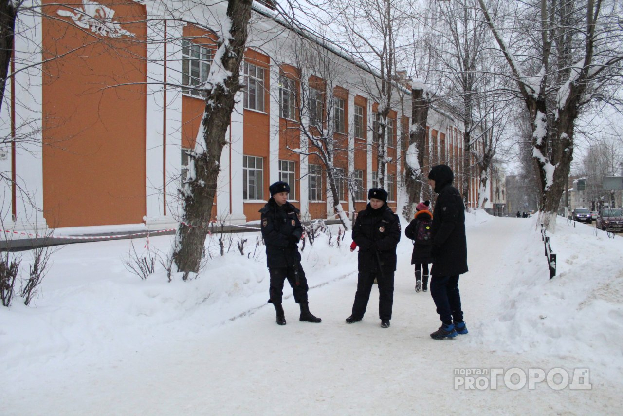 В Сыктывкаре поступили сообщения о минировании ТРЦ "Макси" и городского суда