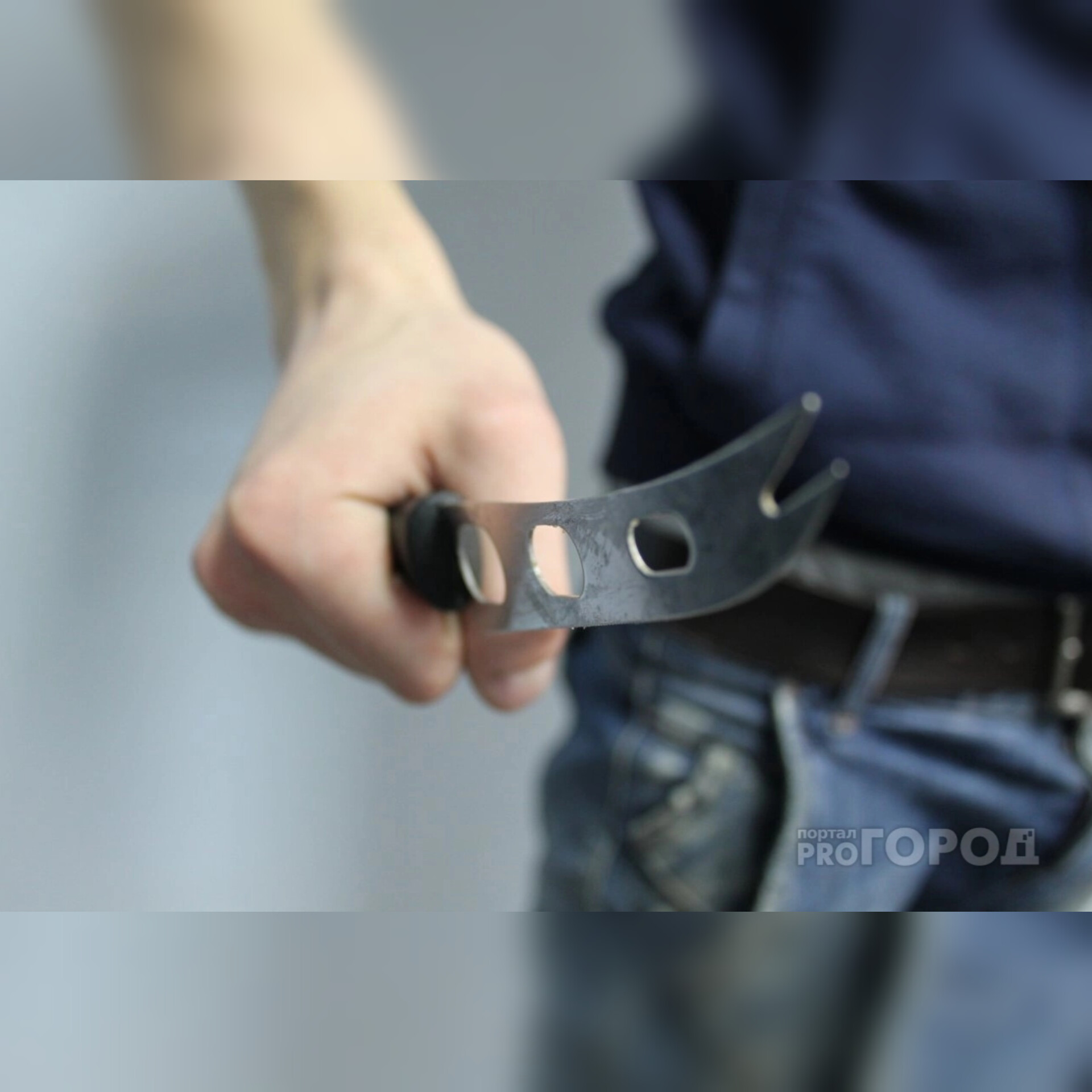 Сыктывкарец пришел к бывшей супруге в гости и едва не убил ее