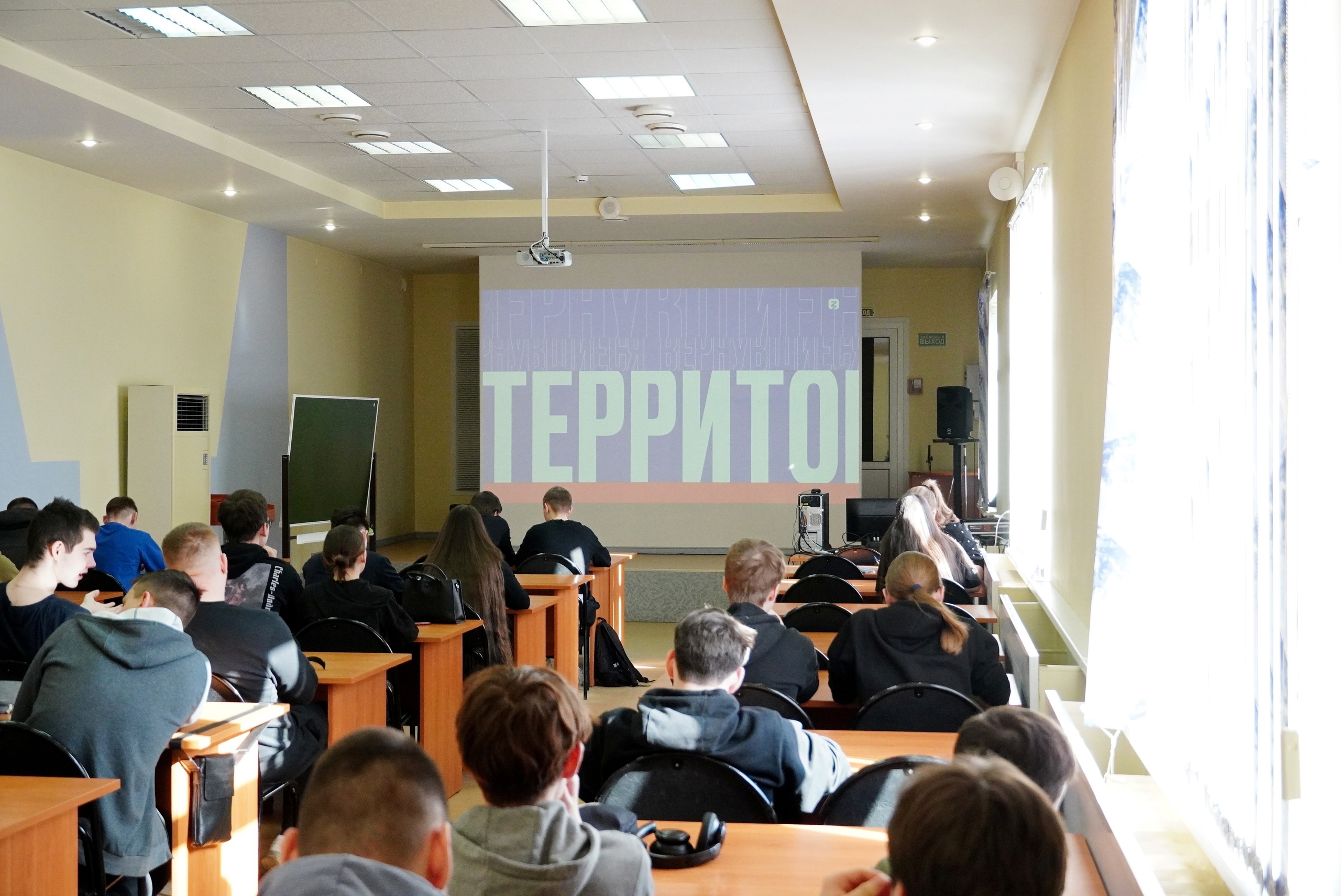 В Коми проводят кинопоказы и викторины для молодежи, посвященные Крымской весне 2014 года