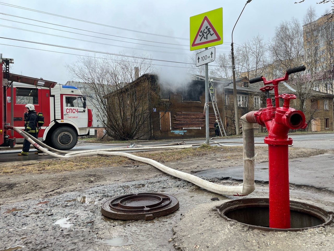 В одном из цехов Жешартского ЛПК вспыхнул пожар