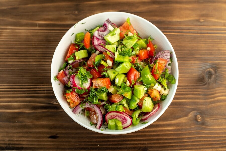 Один из самых элементарных и вкусных салатов: в нем всего три простых ингредиента