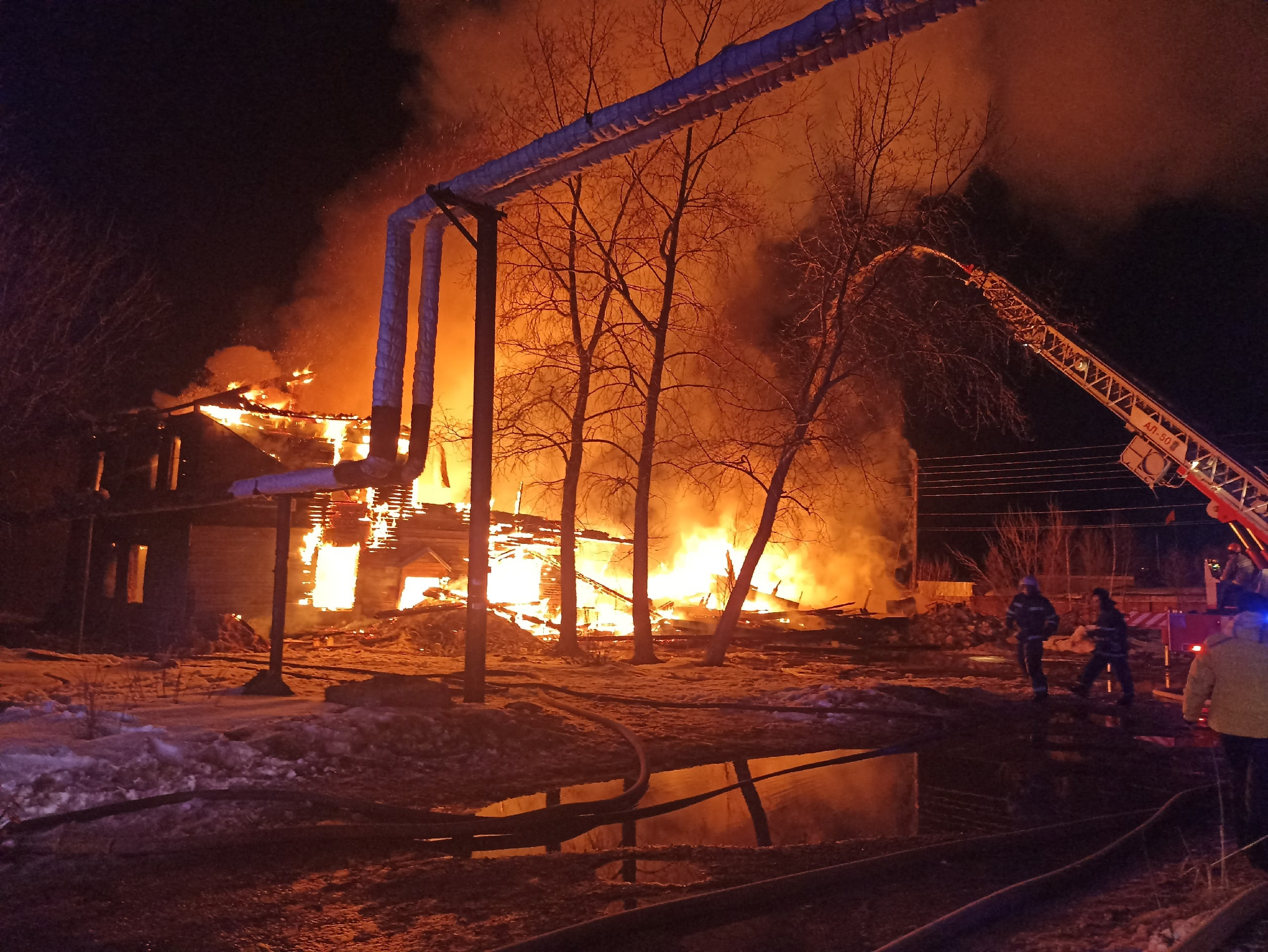 На пожаре в Коми пострадали 4 человека