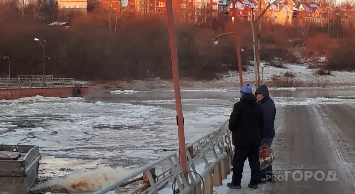 В Сыктывкаре сегодня демонтируют мост в Заречье в связи с началом ледохода