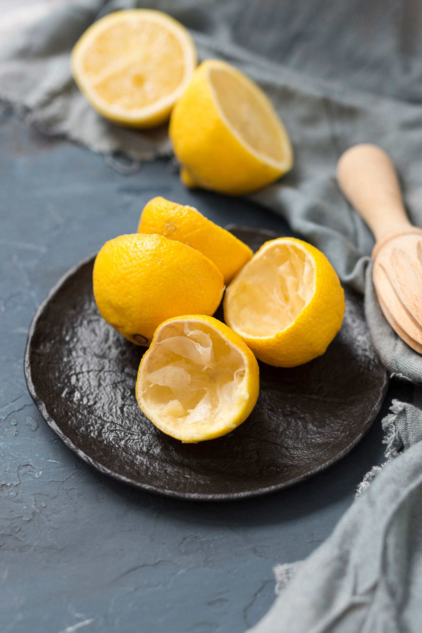 Сварите лимон и выпейте воду натощак: утром не узнаете себя в зеркале