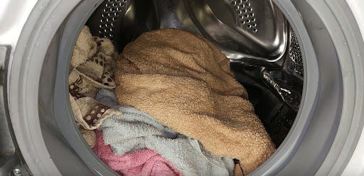 Зажмите две кнопки — и стиралка очистится грязи, плесени и остатков порошка: секрет вечной службы