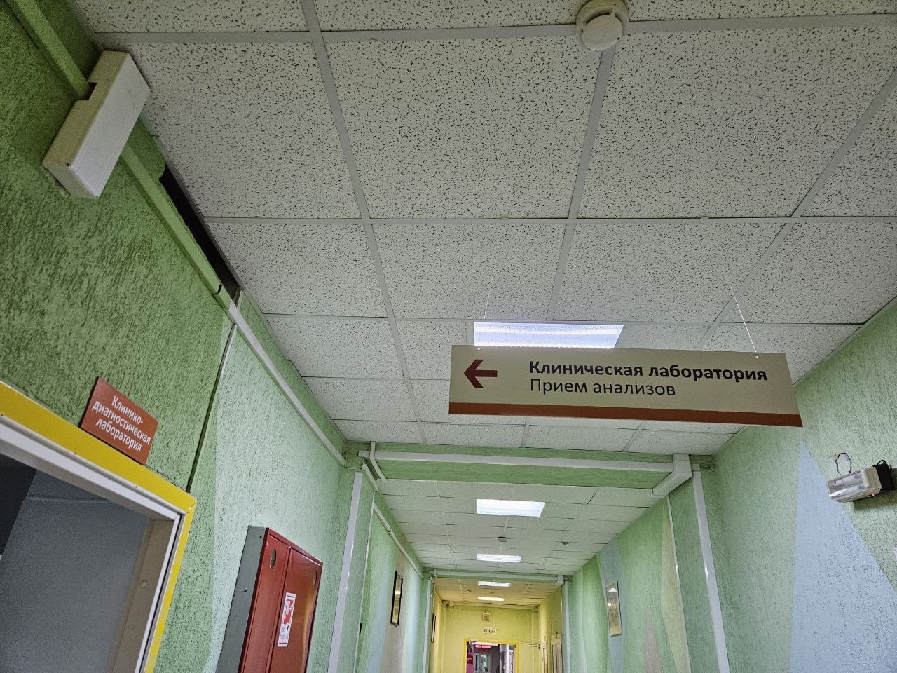 В Эжве выпавший из окна школьник получил множественные травмы 
