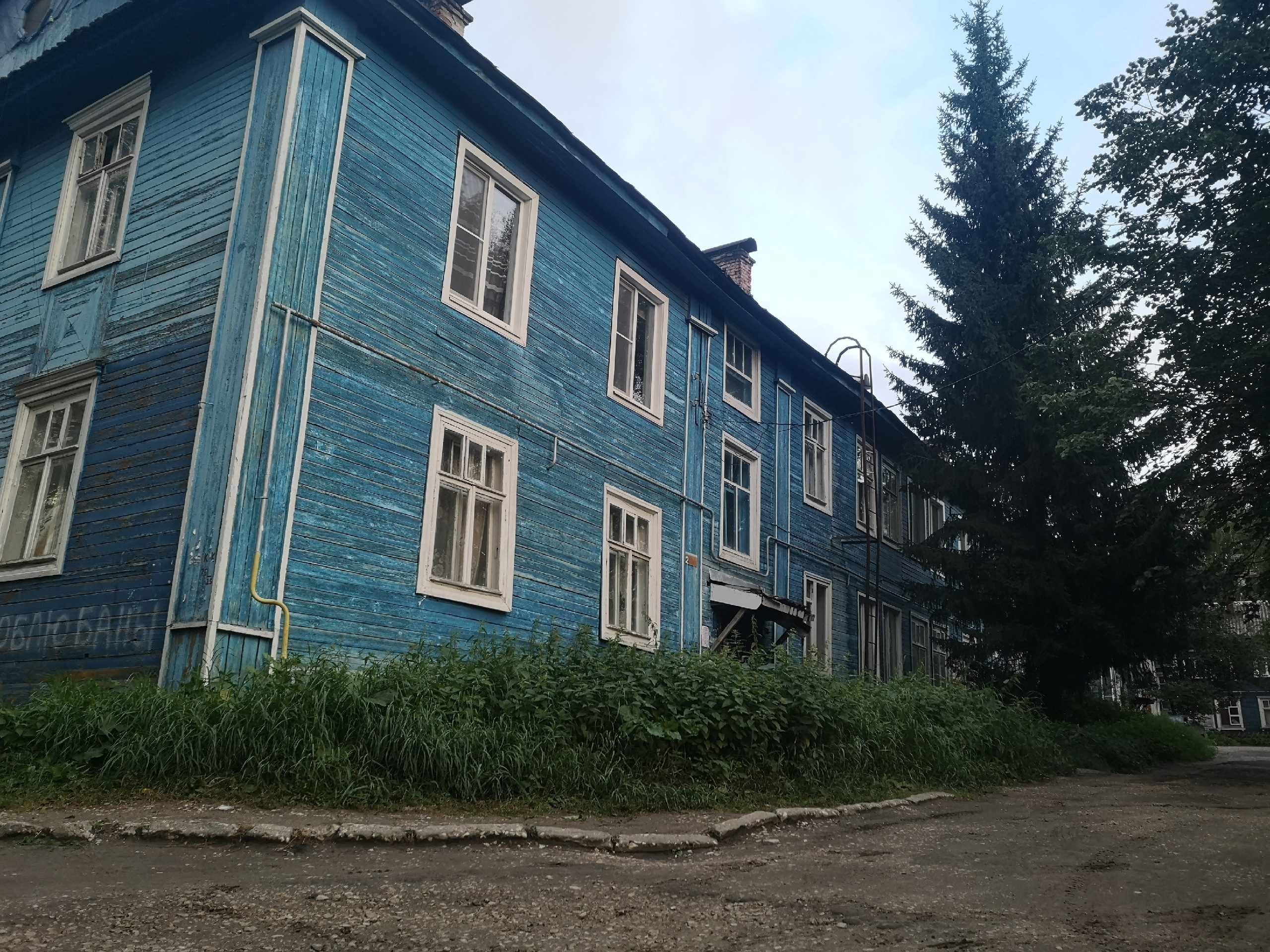 В Сыктывкаре выявили более 200 домов с признаками обрушения