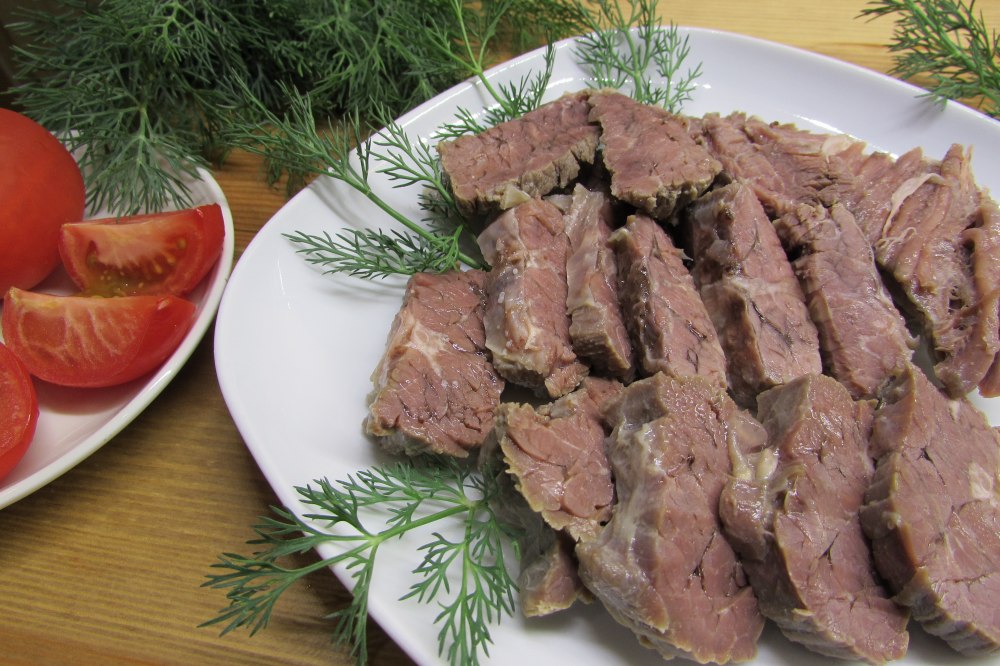 Запомните раз и навсегда: известный шеф-повар сказал, надо ли сливать первую воду при варке мяса