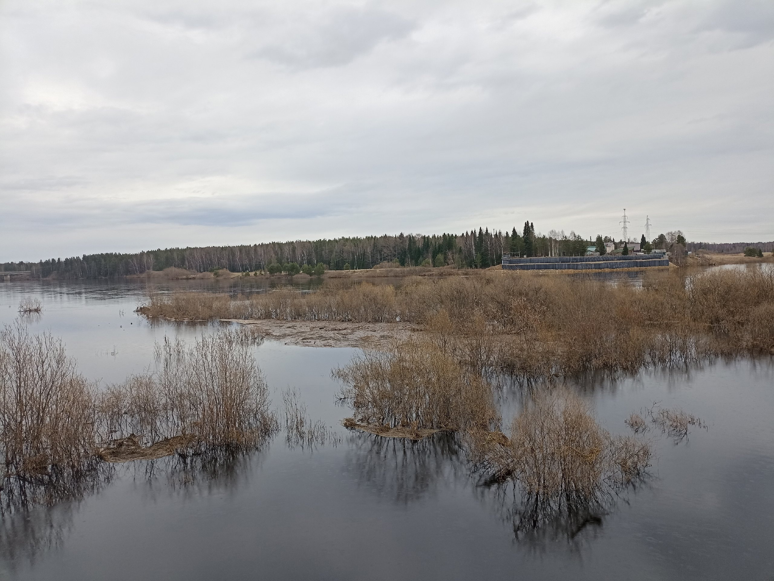 В Коми уровень воды в реке Печора продолжает расти