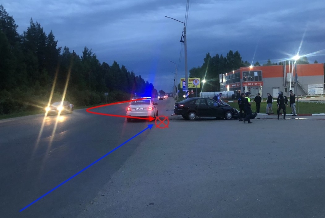 В Сыктывкаре врезались друг в друга авто и мотоцикл: у второго водителя множественные переломы