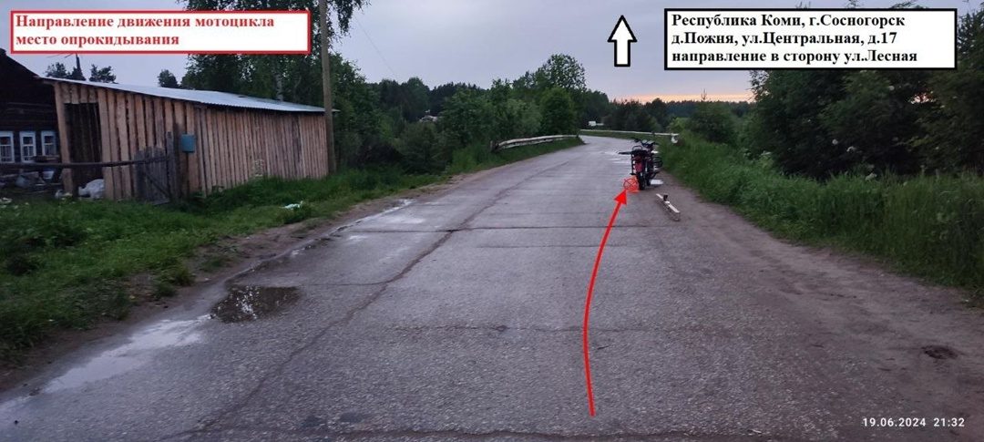 В Коми пьяный мотоциклист перевернулся на дороге 