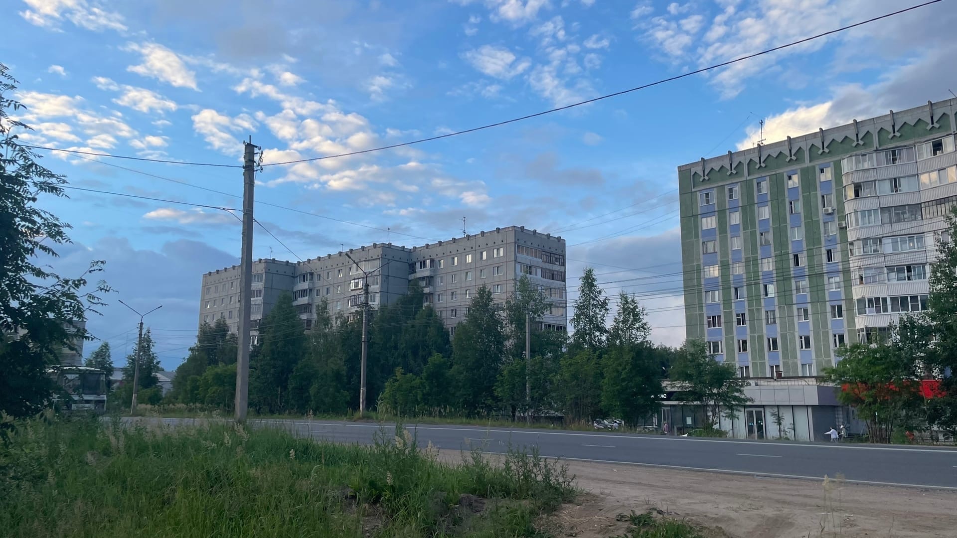 Жители Эжвинского района Сыктывкара пожаловались на неприятный запах