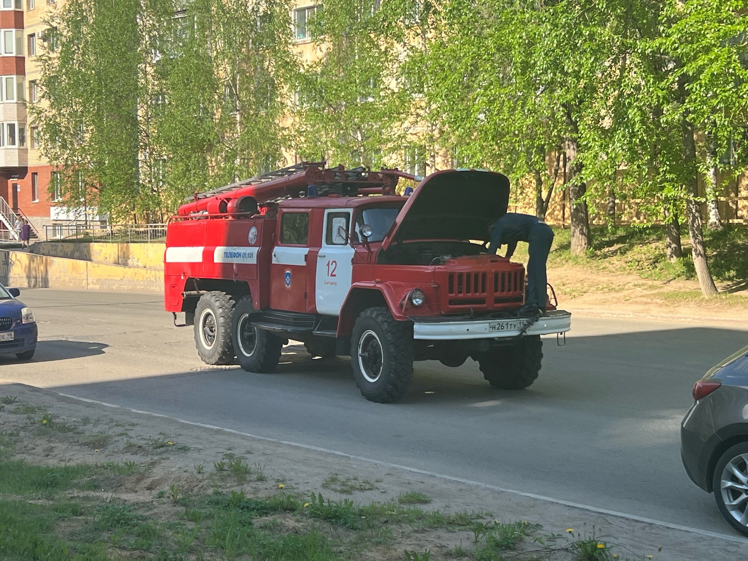 Сотрудники МЧС Коми за сутки ликвидировали пожары в Ухте, Сосногорске и Печоре
