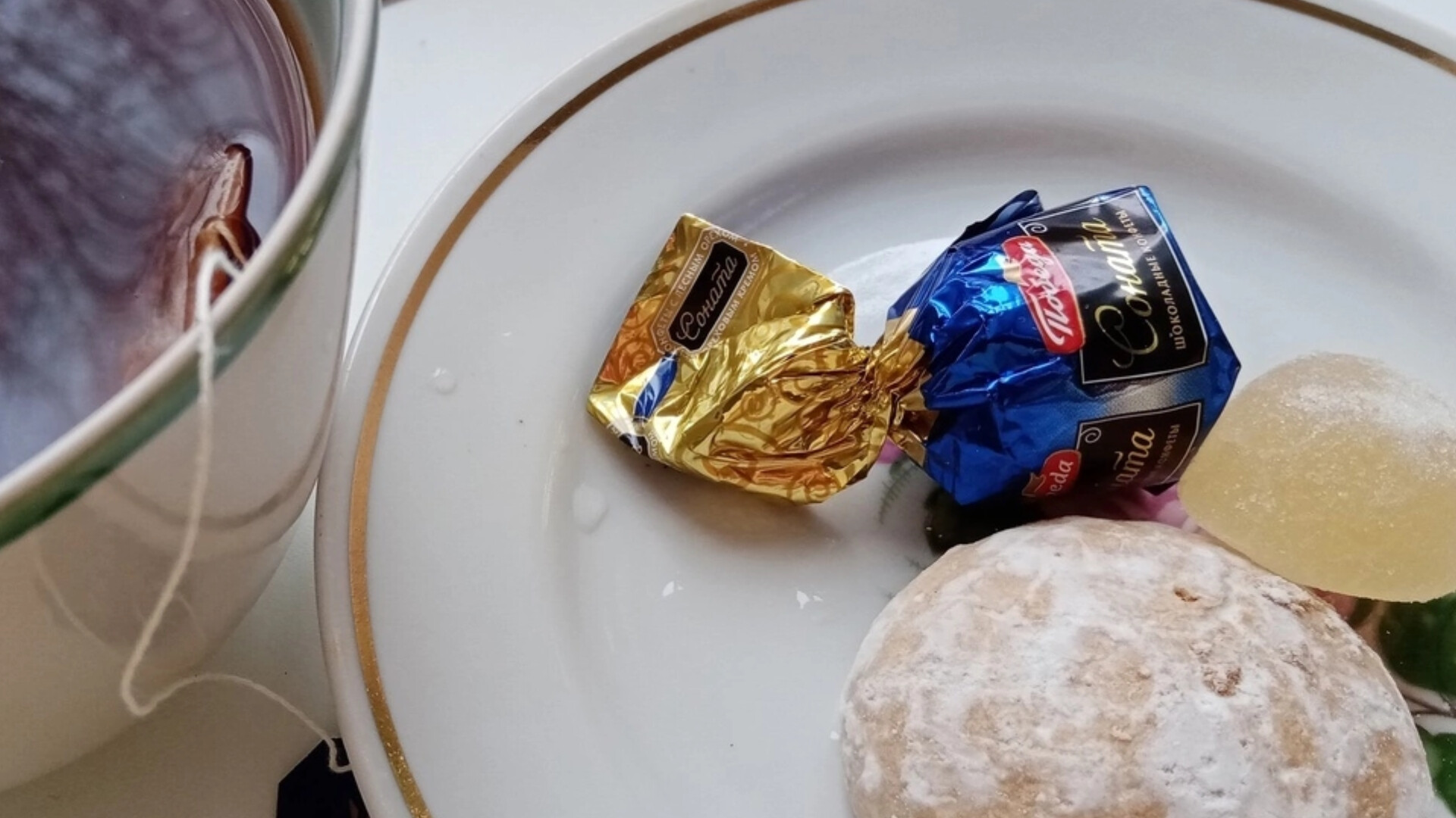 Ухтинский "сладкоежка" трижды пошел на преступление ради любимых конфет