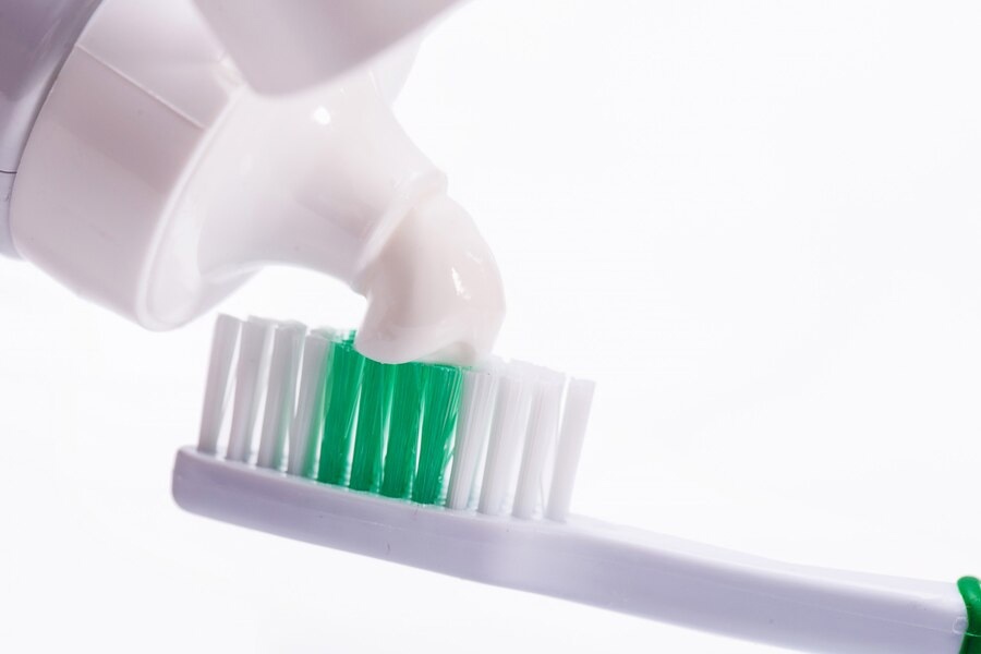 Не спешите выбрасывать старую зубную щетку: 7 идей применения в быту