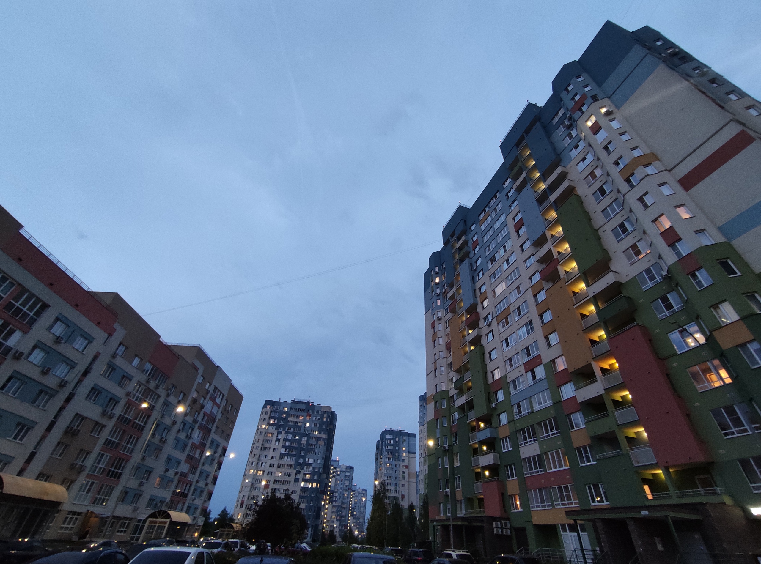 Лишатся жилья в один клик: квартиры россиян продают мошенники через Госуслуги
