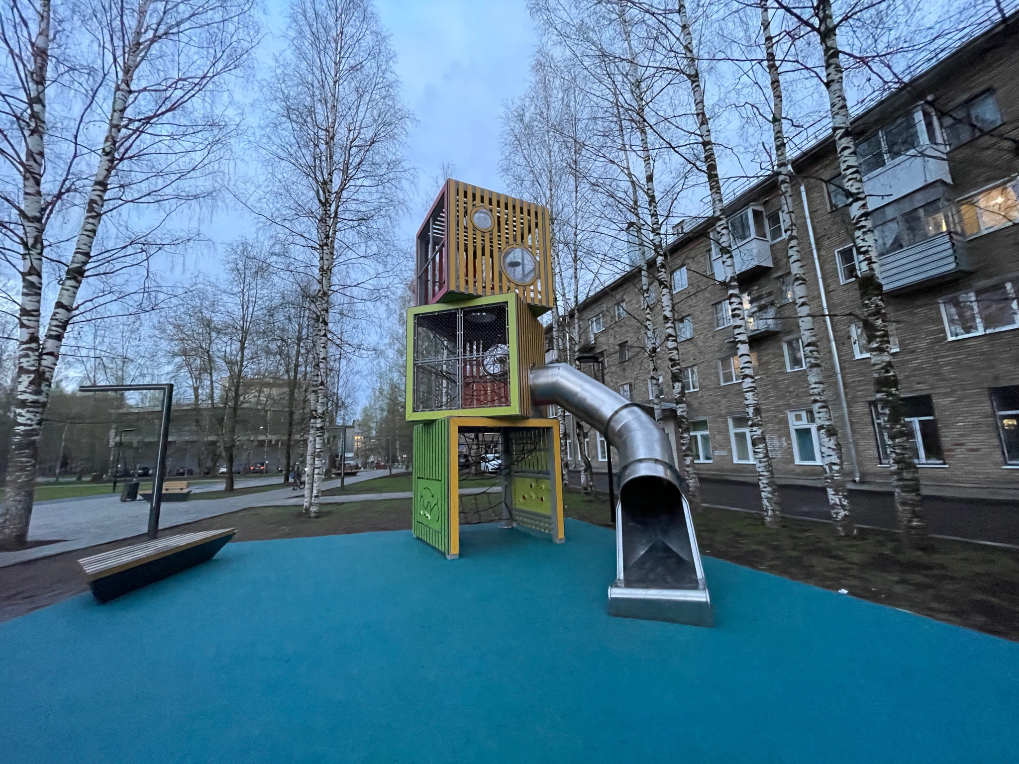 В Коми началась масштабная программа по созданию безопасных детских площадок