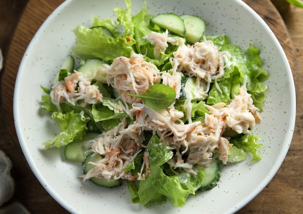 Рецепт для похудения: салат с крабовыми палочками. Едим, и вес уходит