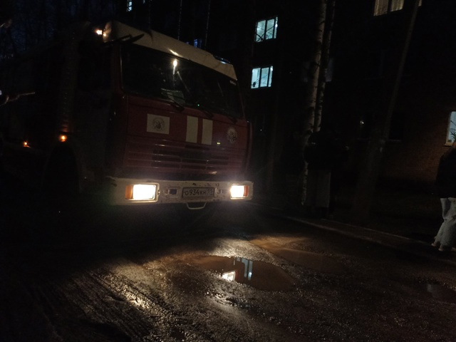 В Коми загорелся торговый центр