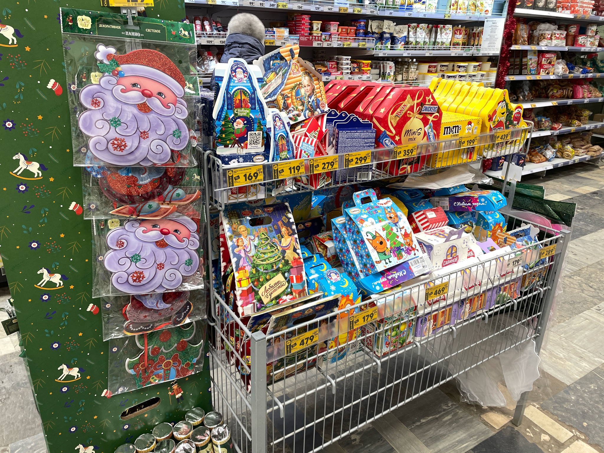 Яд в красивом фантике: в Роскачестве назвали конфеты, которые запрещено давать детям