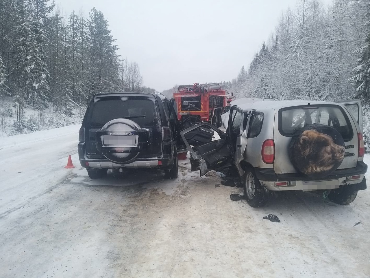 В Княжпогостском районе столкнулись три легковушки, один человек погиб