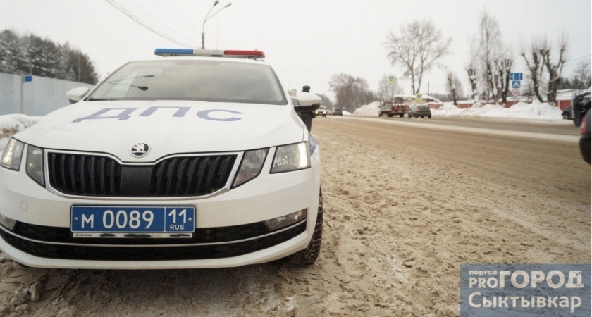 В Коми под Ухтой сразу три авто влетели под прицеп фуры