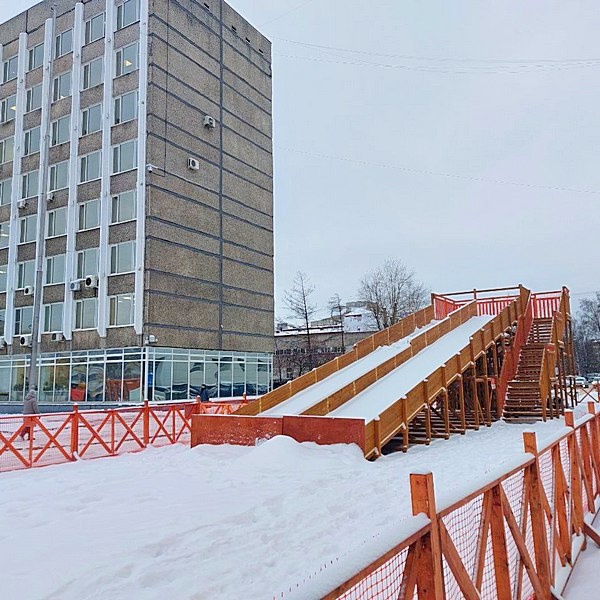 В Сыктывкаре большая горка на Стефановской площади станет платной после новогодних праздников