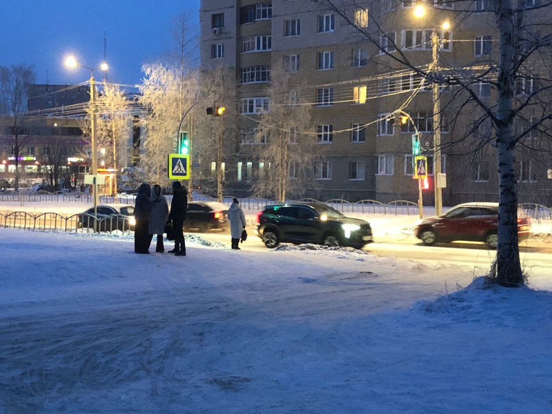 В Сыктывкаре появился еще один светофор с кнопкой