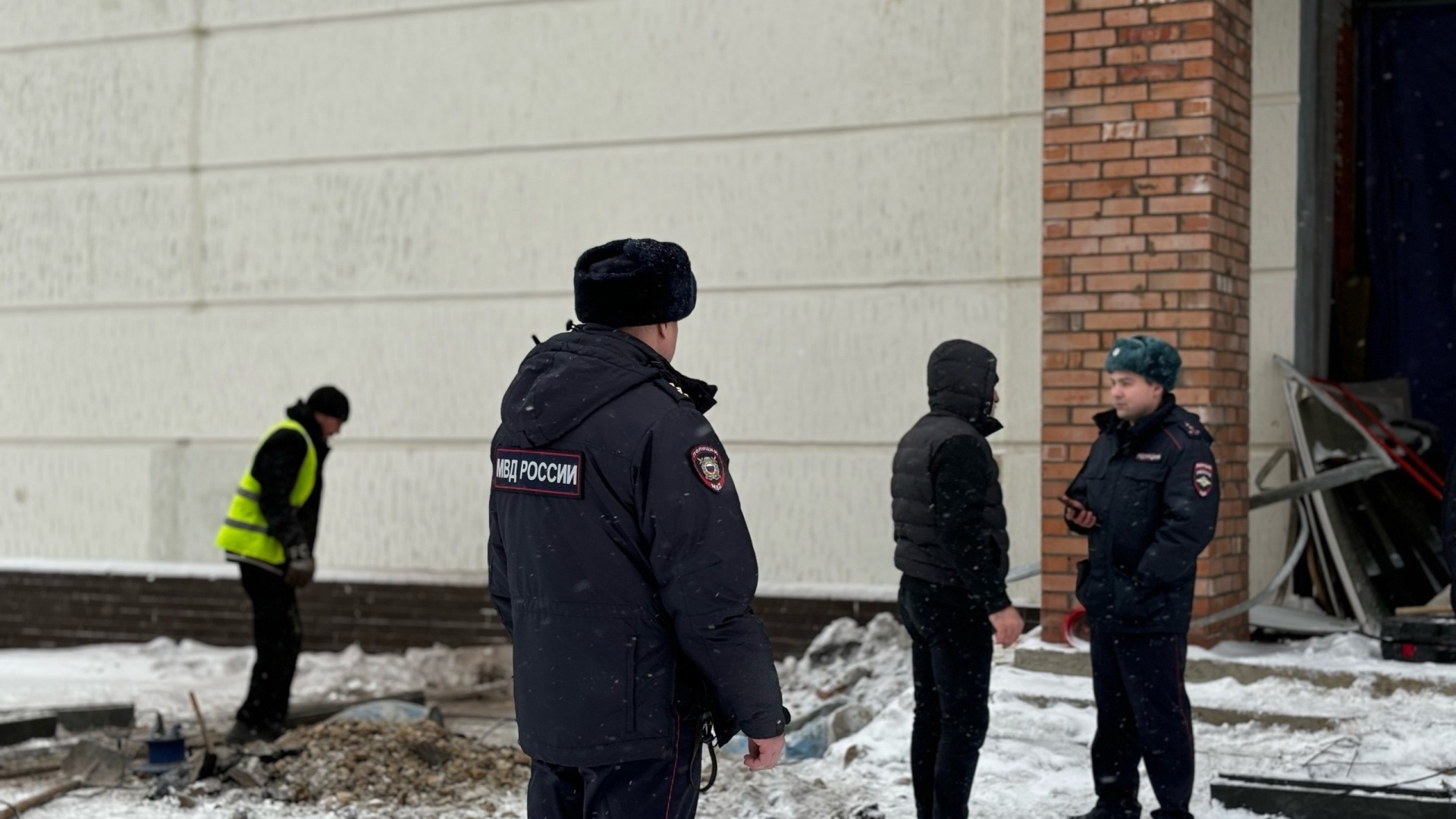 В Сыктывкаре полиция искала нелегальных мигрантов на рынках и стройобъектах 